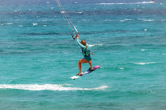 Fra motorvej til bølgetop: 7 kitesurfing-perler du skal opleve i danmark